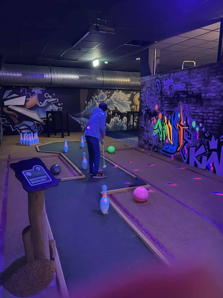 Mini-Golf spielen